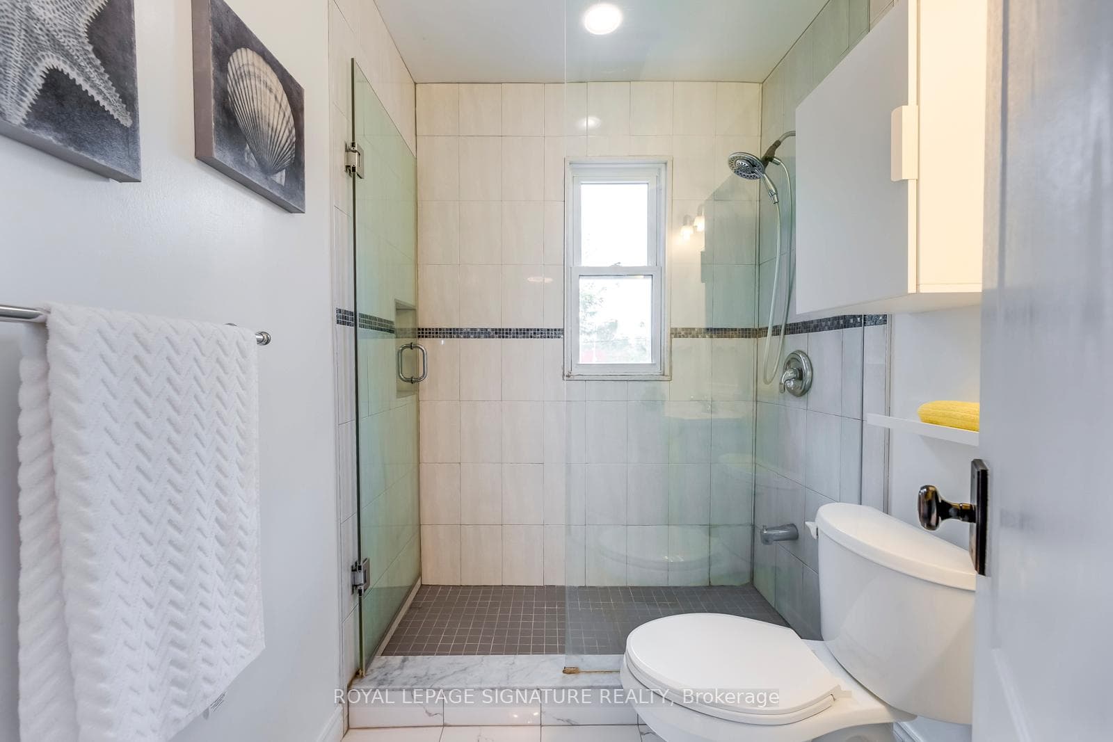 118 Blantyre Avenue photo 18