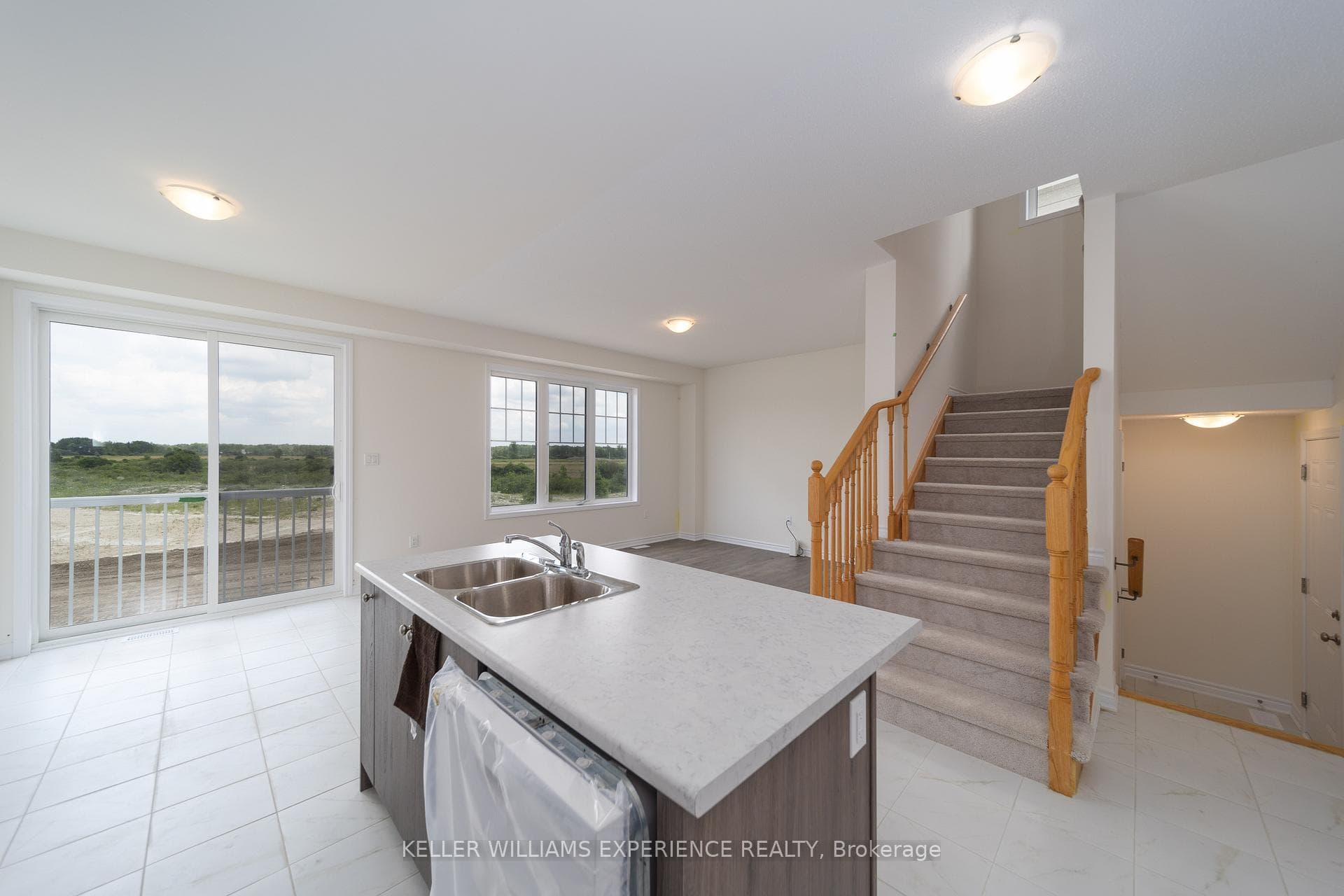 2 Shapira Avenue photo 8