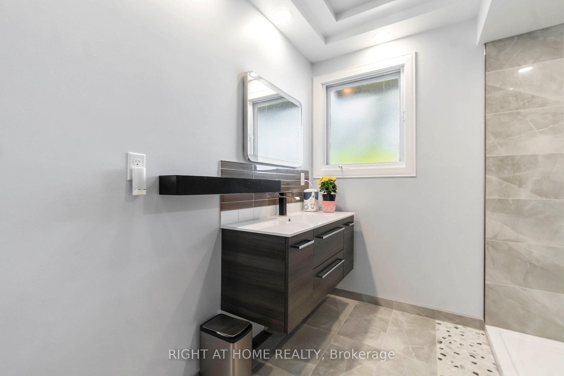 21 Midland Crescent Unit 3 photo 12