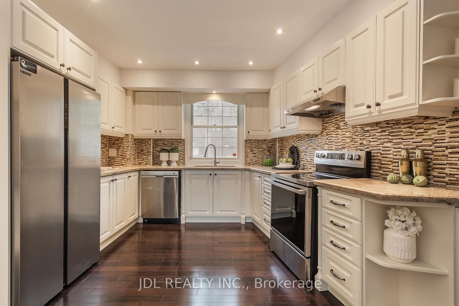 6 Farmingdale Road photo 8