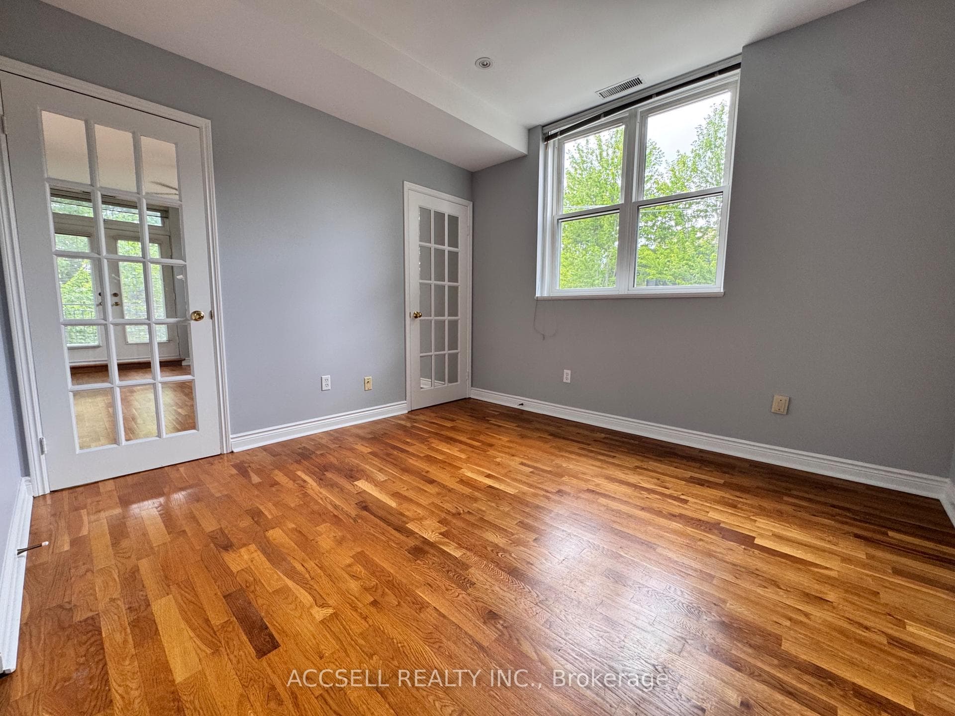 15 Glen Manor Drive Unit 302 photo 11