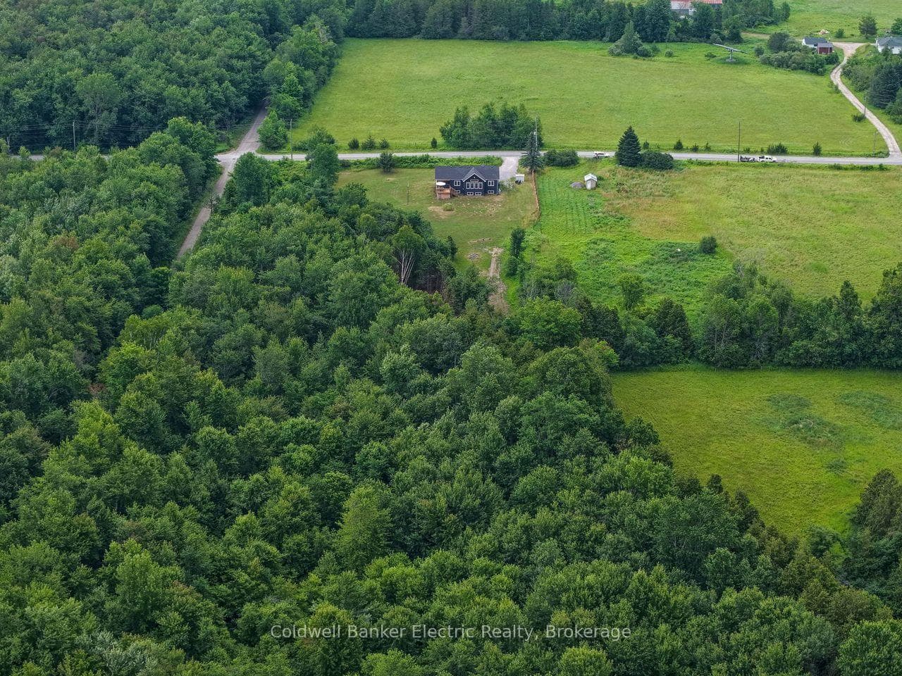 548 Tiffen Road photo 37