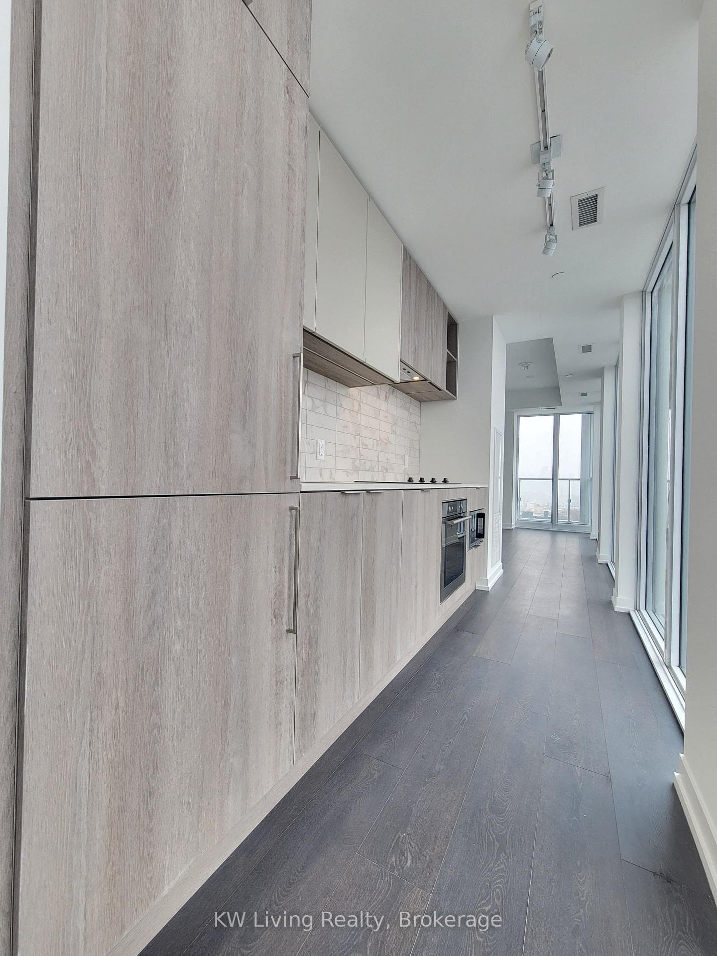 2020 Bathurst Street Unit 1920 photo 2