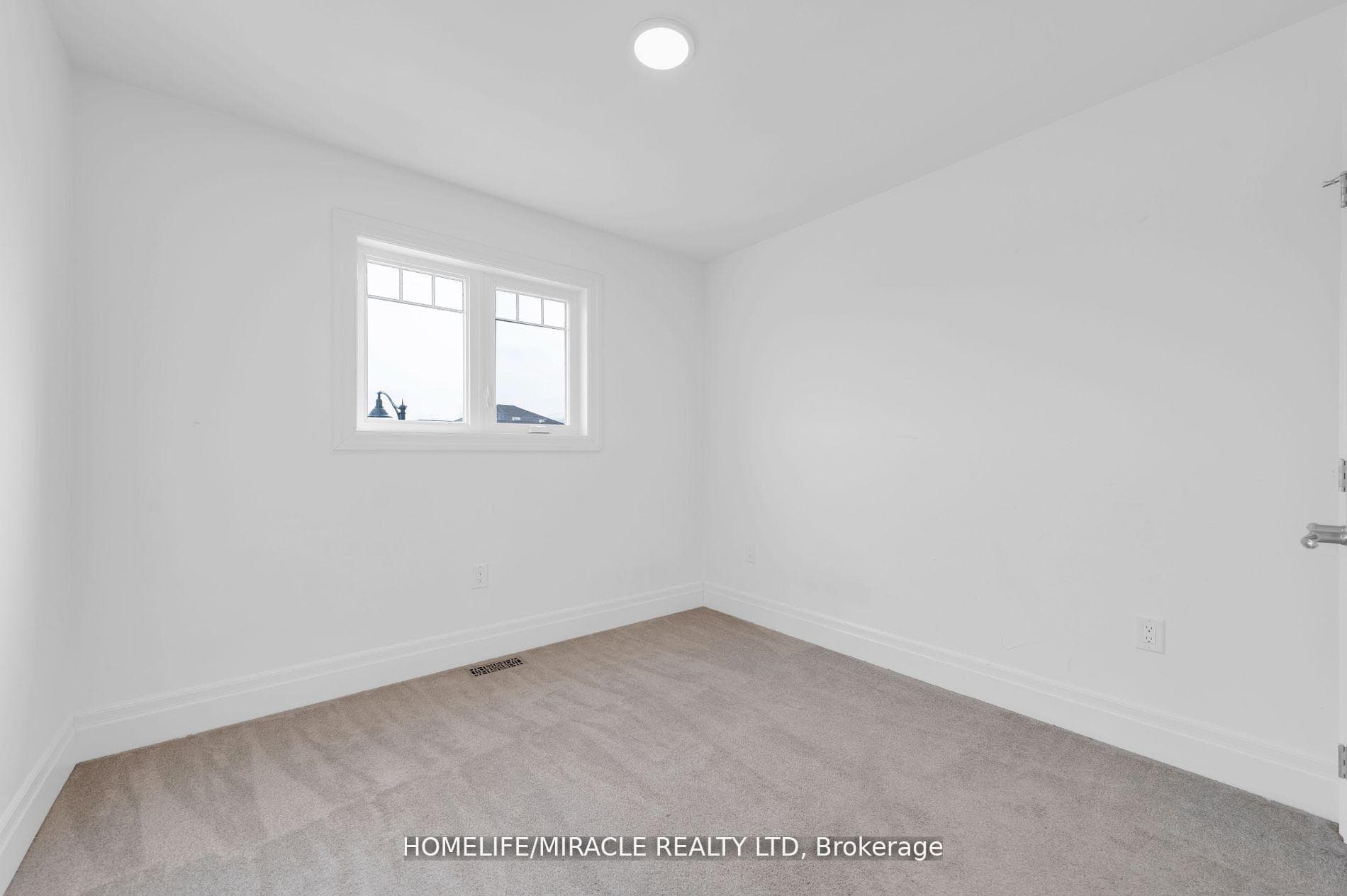 85 Markland E Picton Avenue photo 19