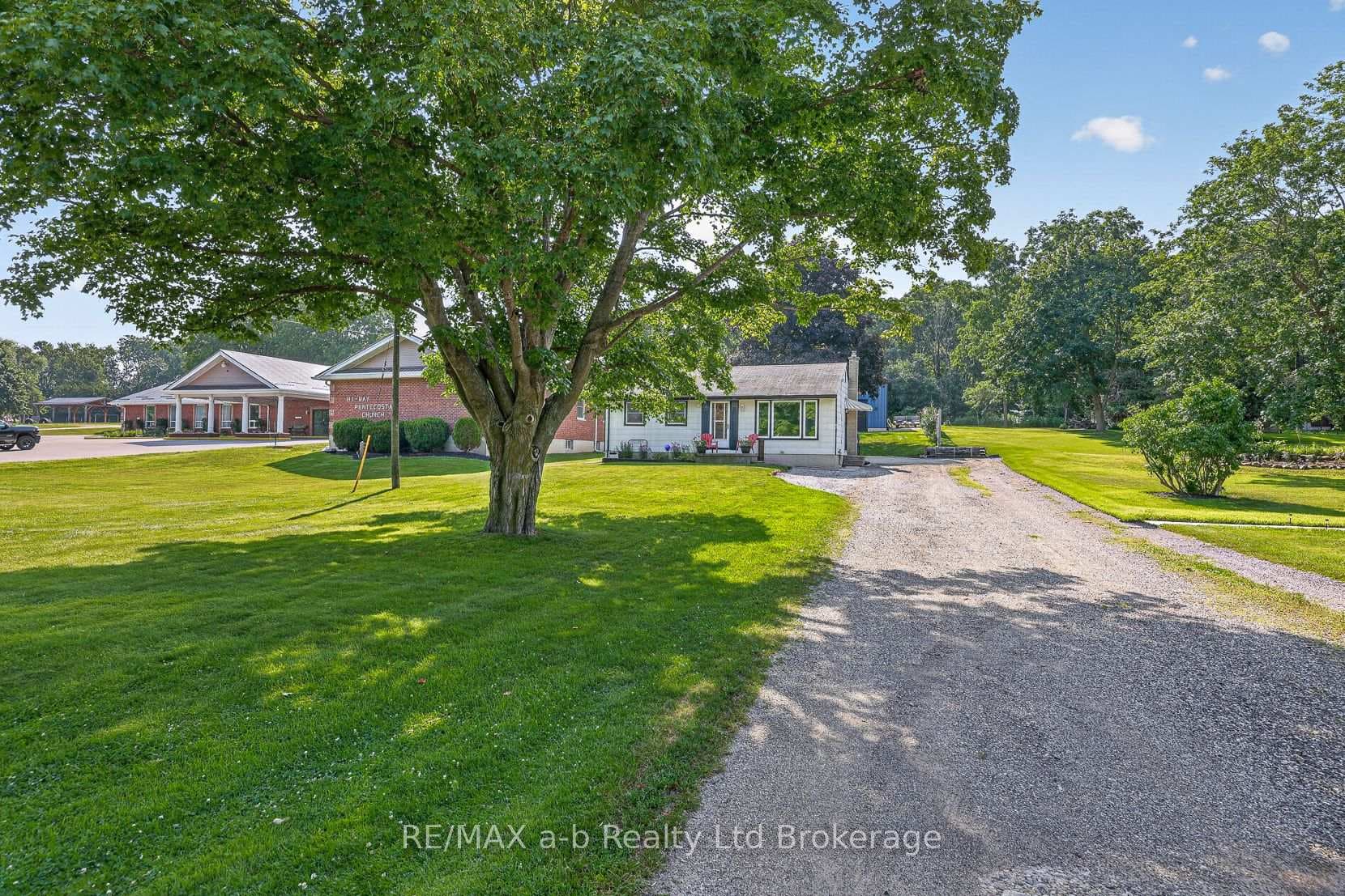 584112 BEACHVILLE Road photo 5
