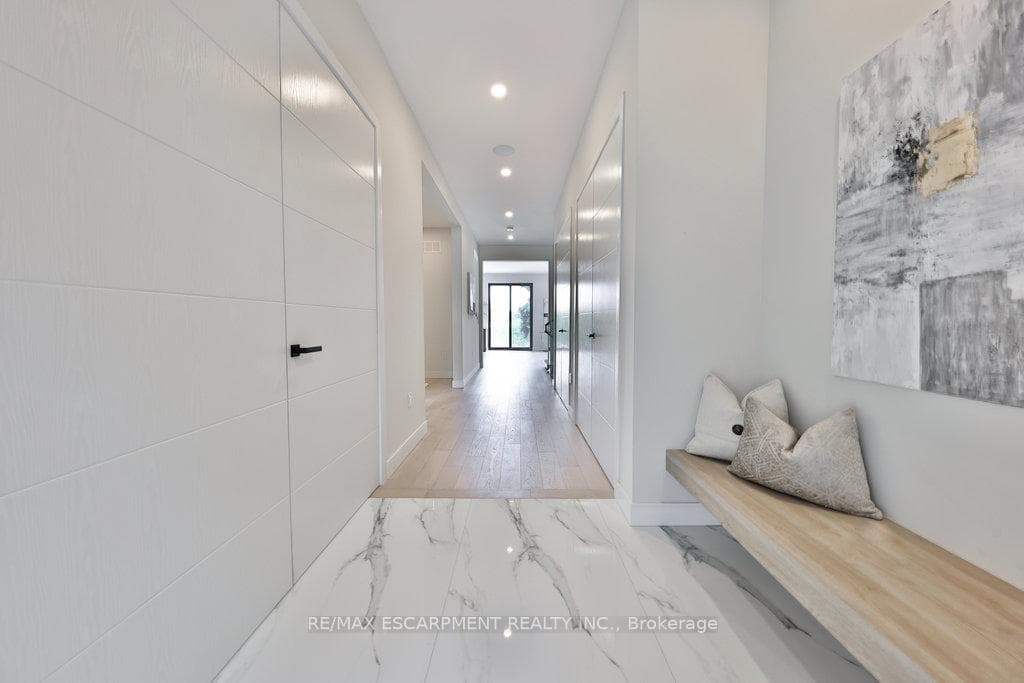 1459 Petrie Way photo 3