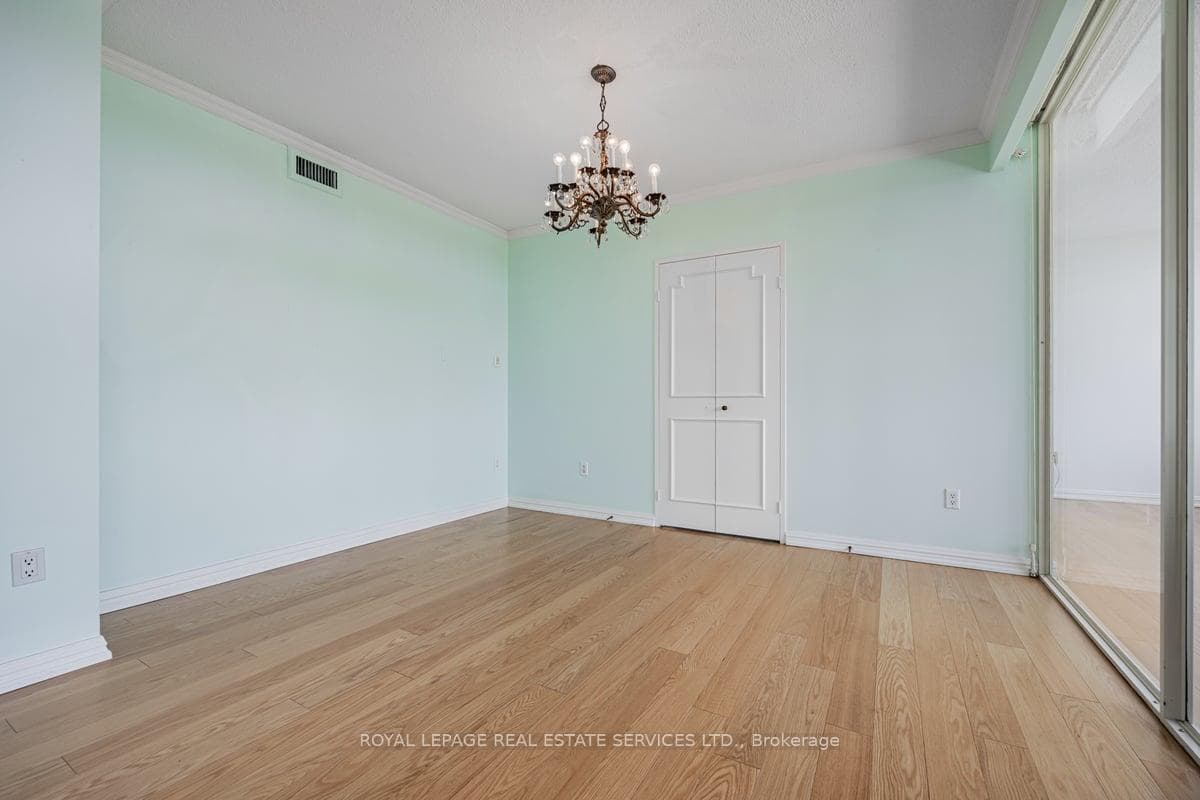 900 Yonge Street Unit 1403 photo 11