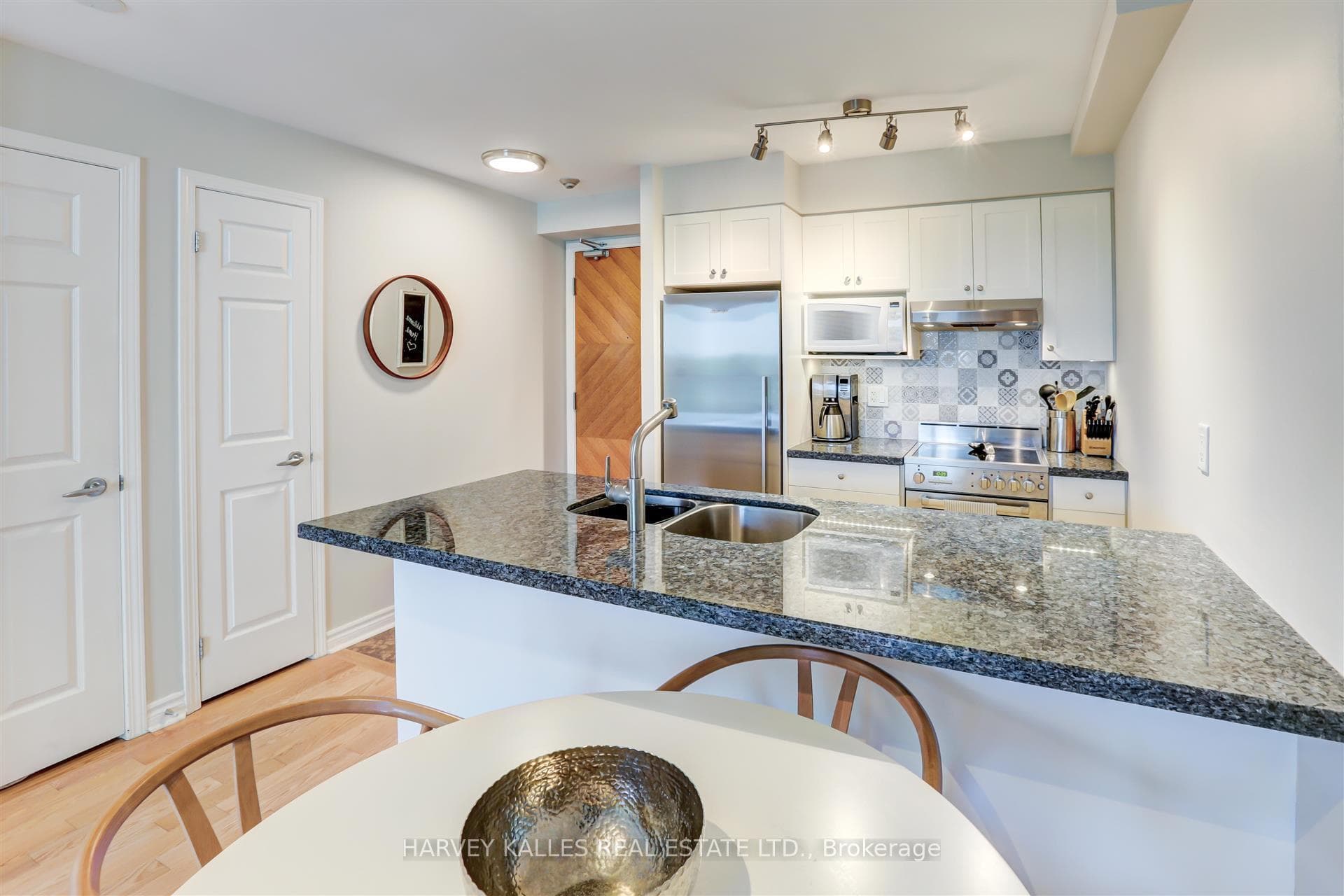 70 High Park Avenue Unit 702 photo 11