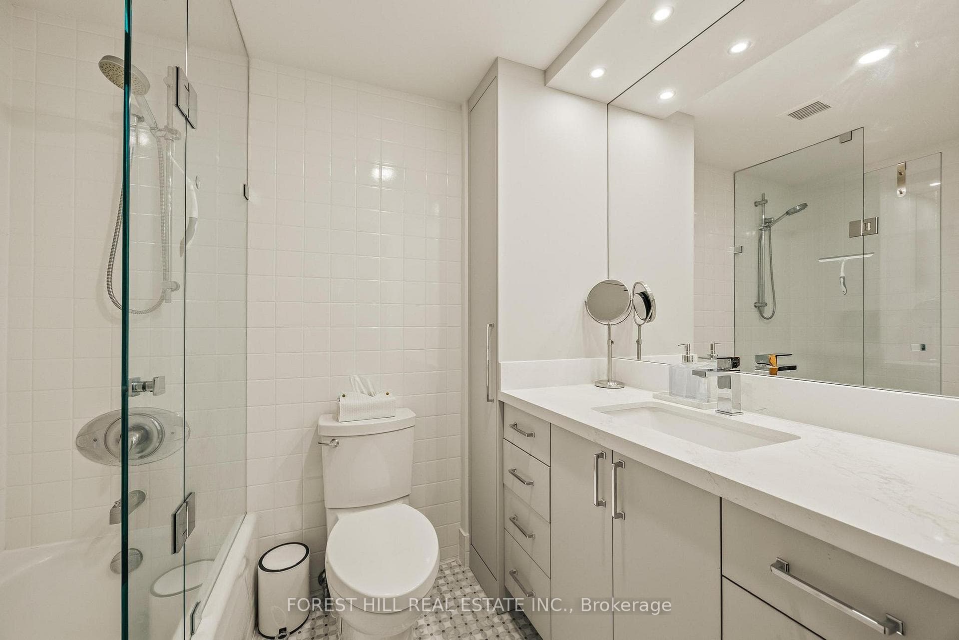 616 Avenue Road Unit 402 photo 21