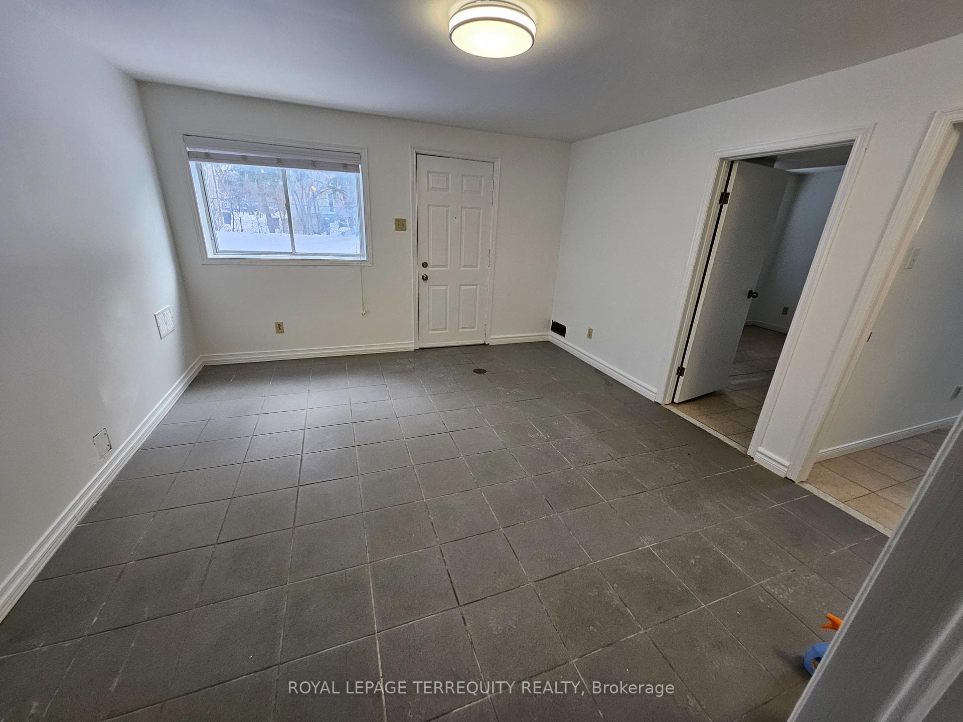 557 Lawrence Avenue photo 29