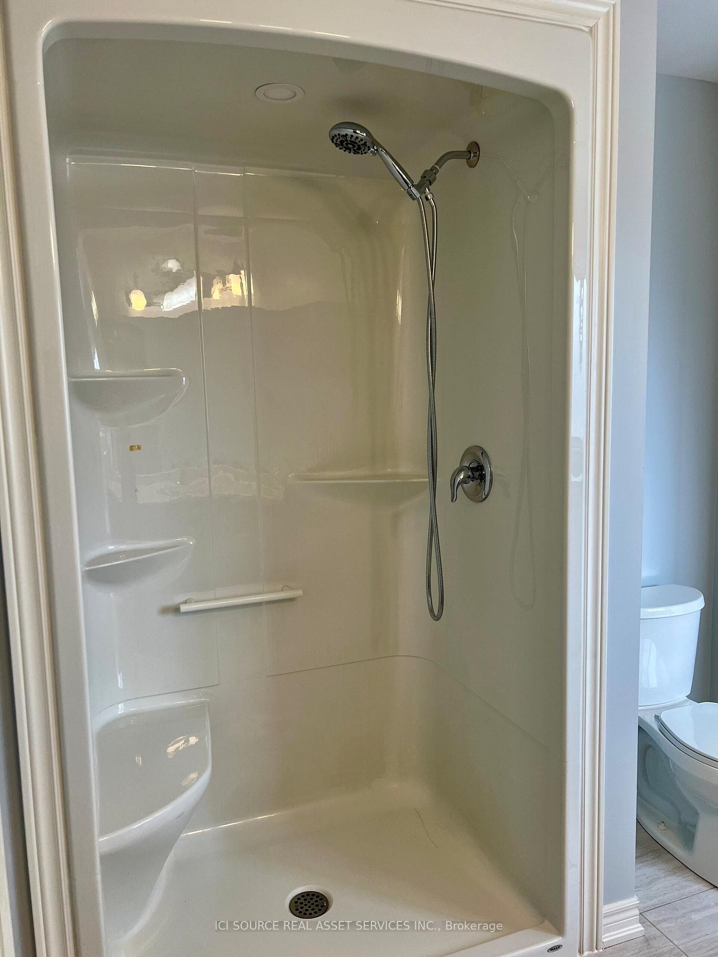 6 Darling Avenue Unit Upper photo 8