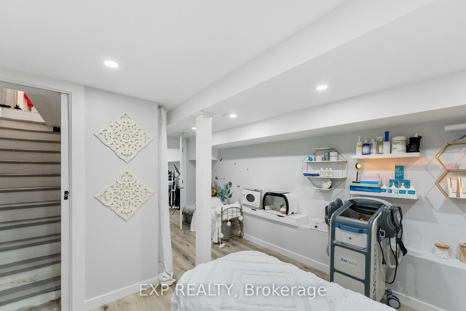 30 Greendale Avenue photo 24