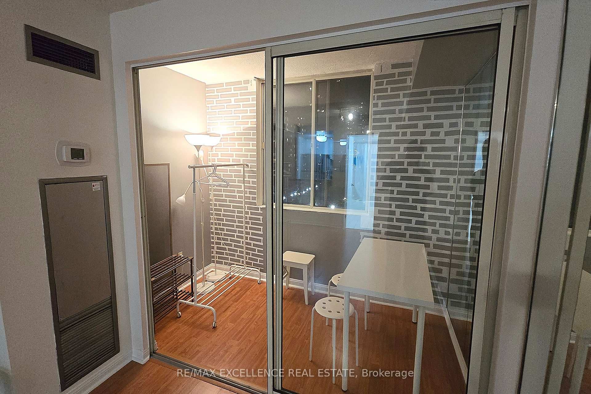 25 Grenville Street Unit 809 photo 9