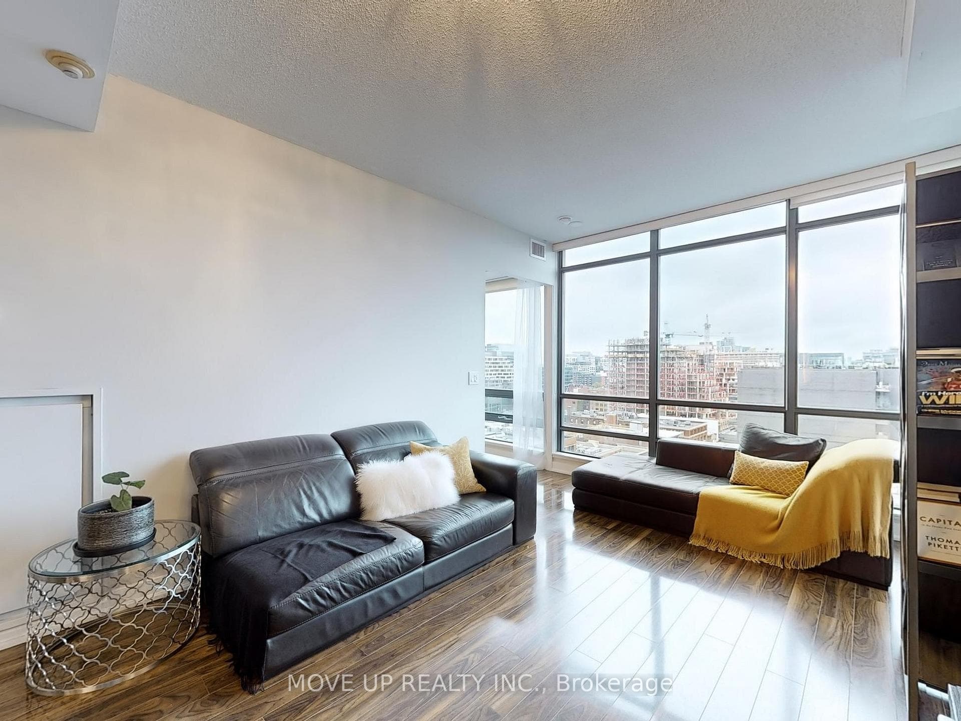 438 King Street Unit 1406 photo 5