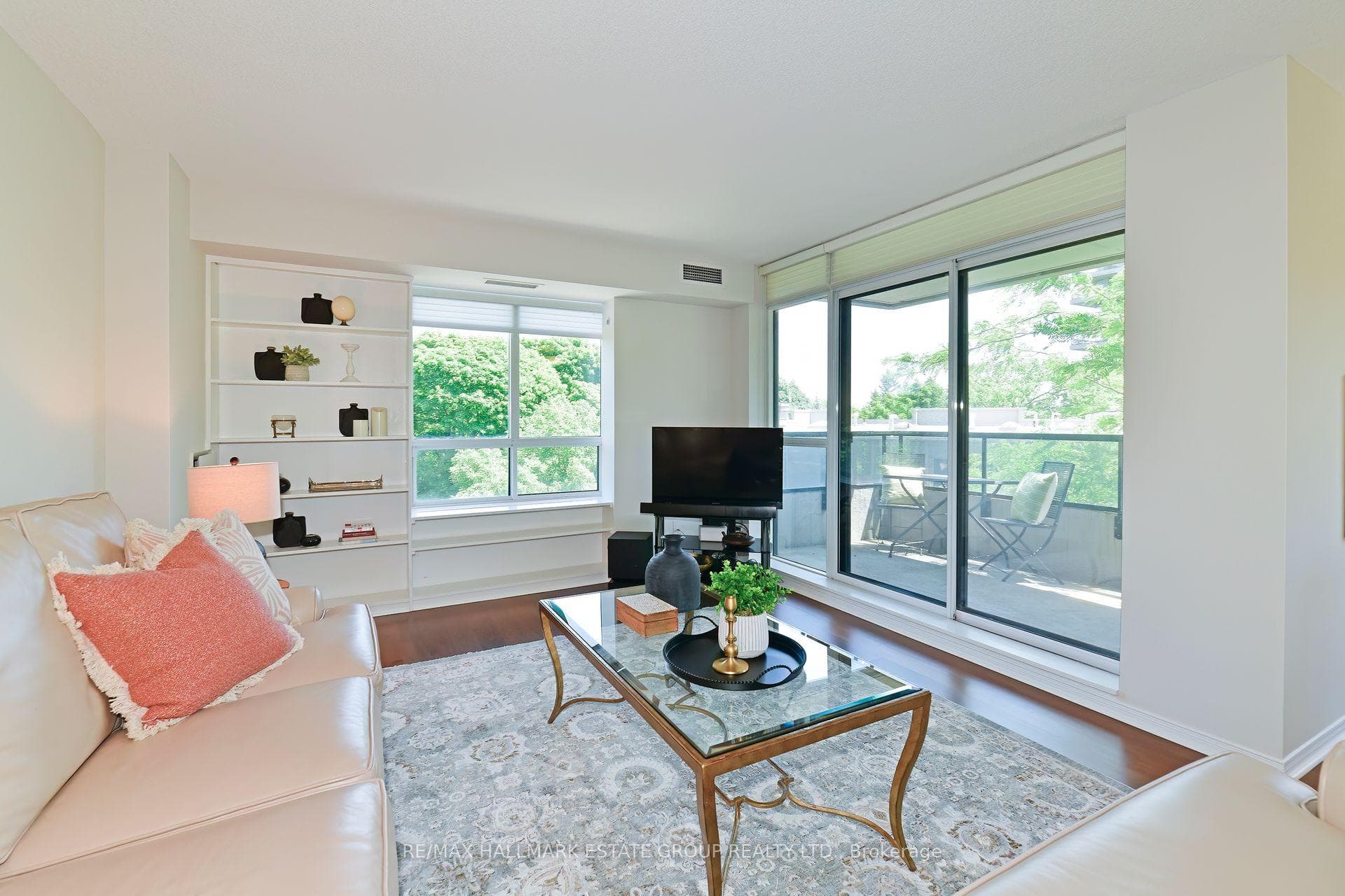 38 Avoca Avenue Unit 403 photo 4