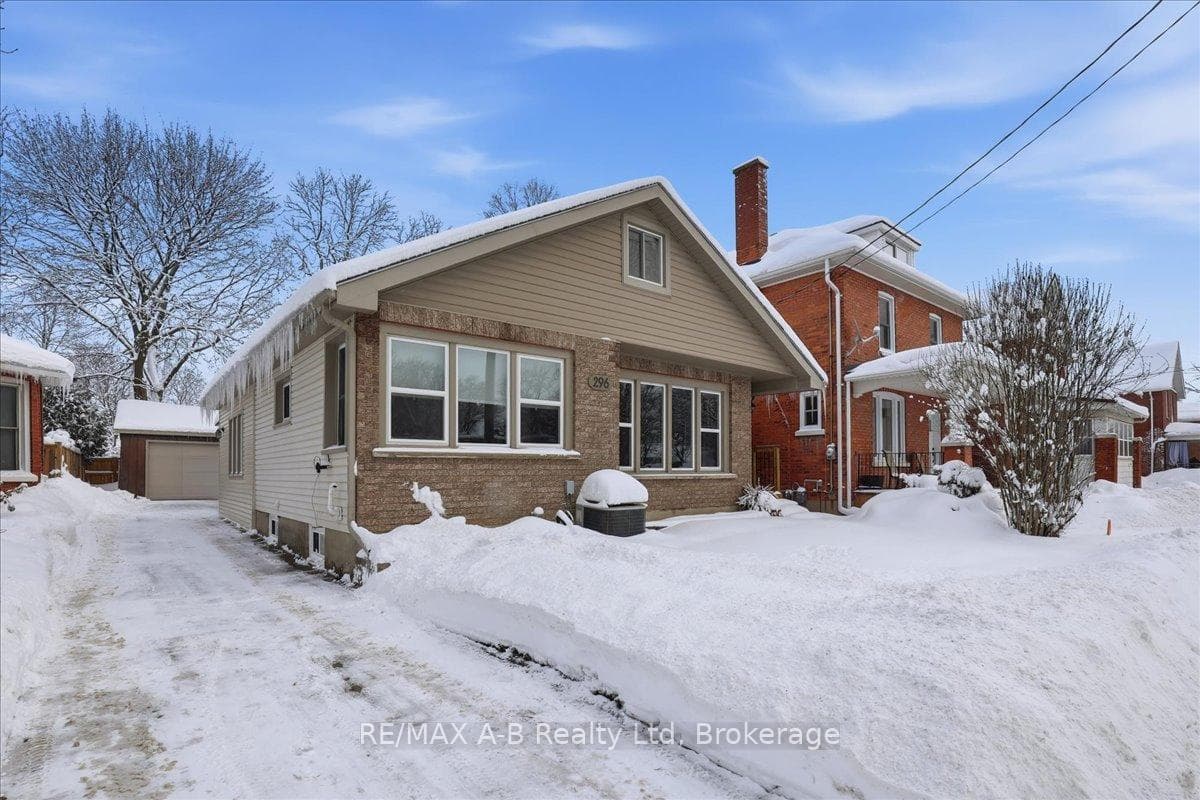 296 Huron Street photo 1