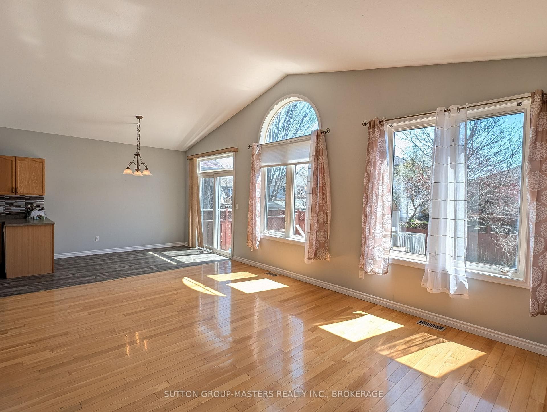 1135 Draper Avenue photo 6