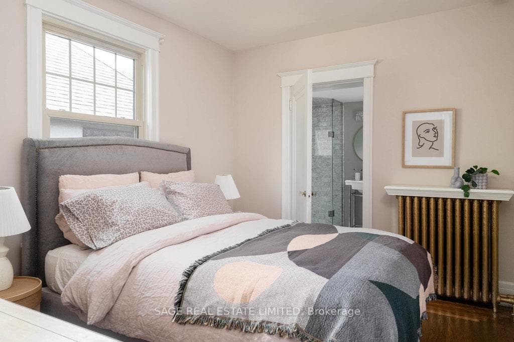 153 St Clair Avenue photo 24