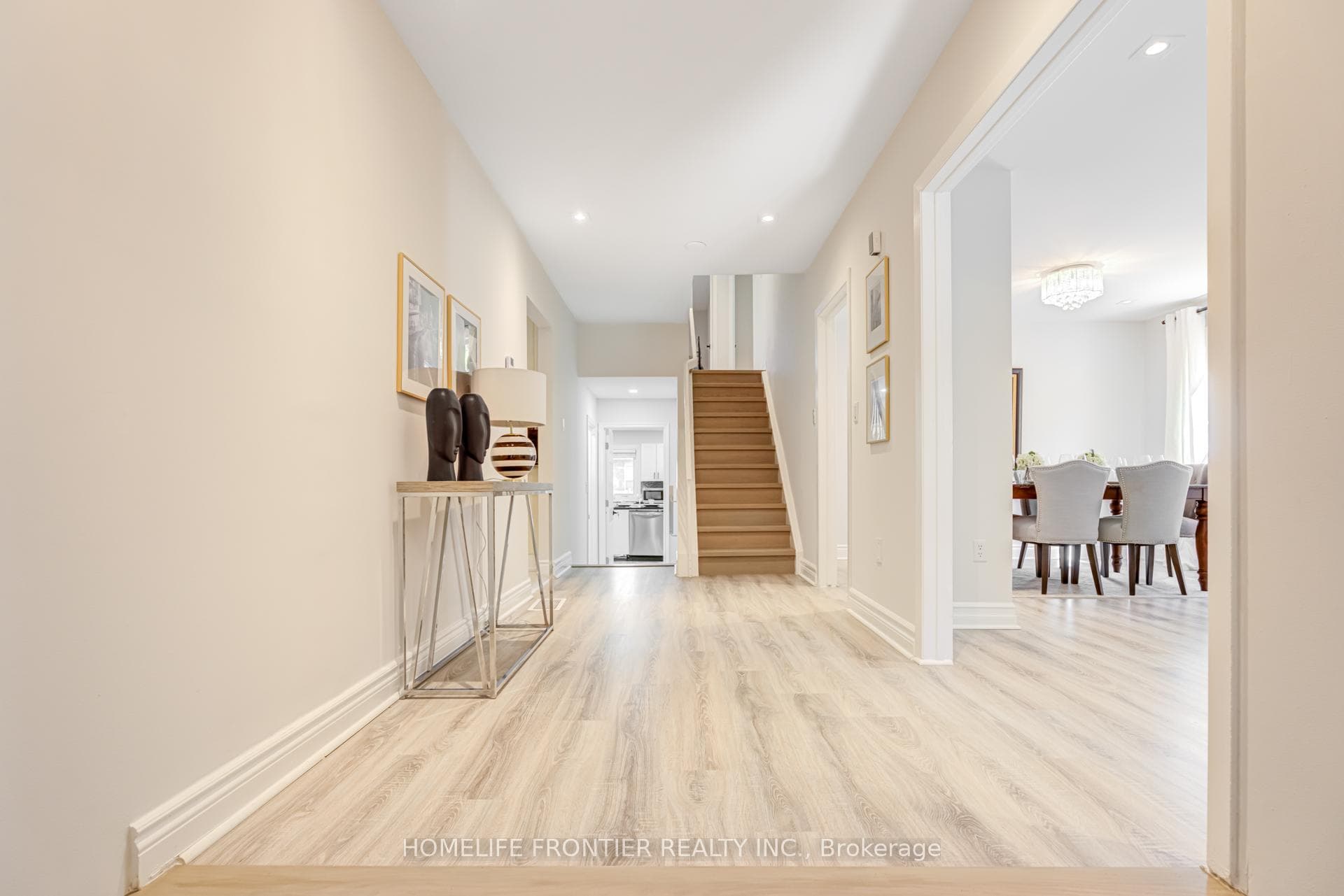 270 Yorkshire Drive photo 4