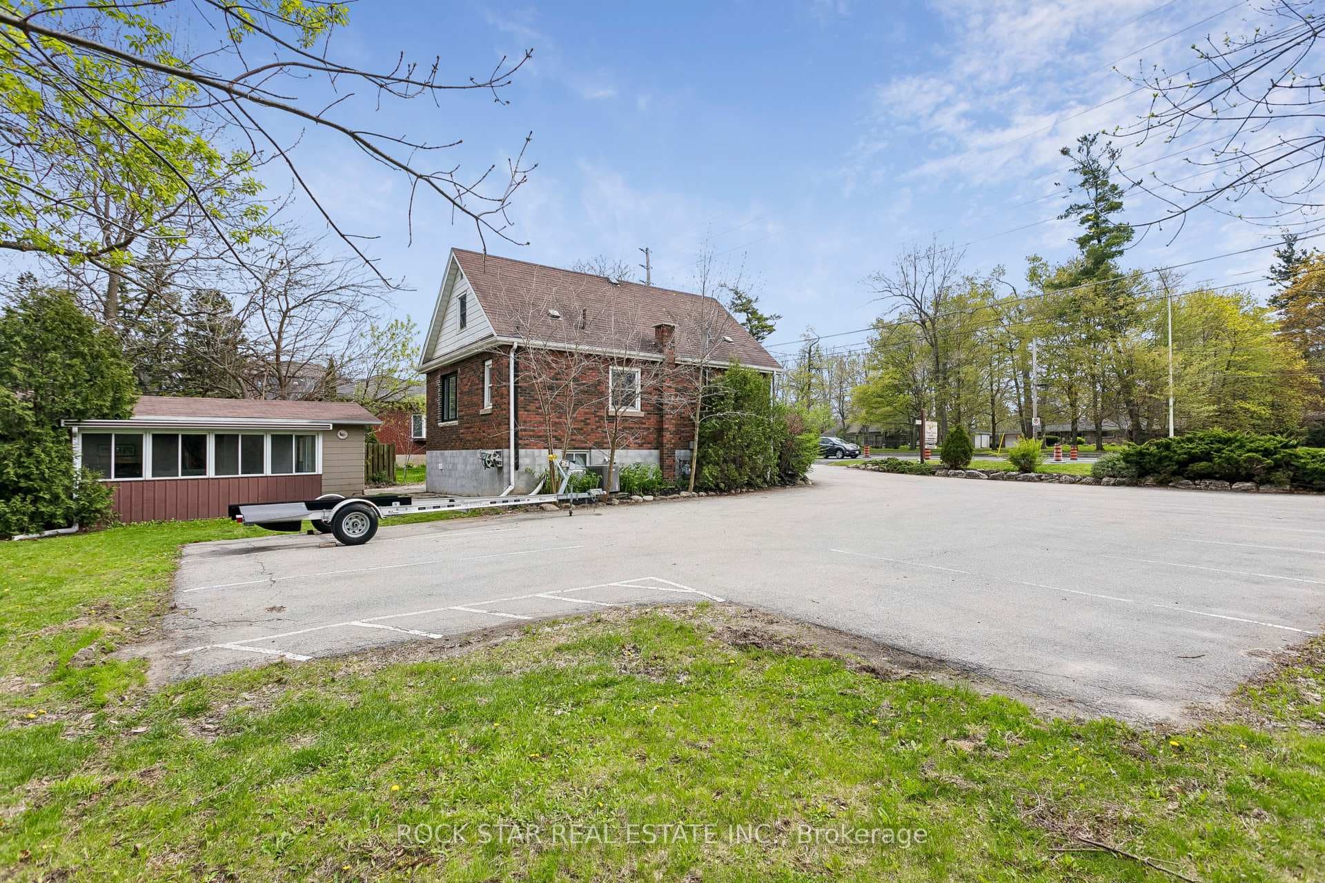 379 Ontario Street photo 31