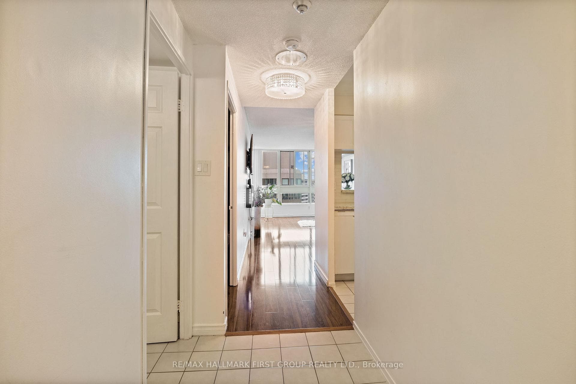 3233 Eglinton Avenue Unit 1811 photo 8