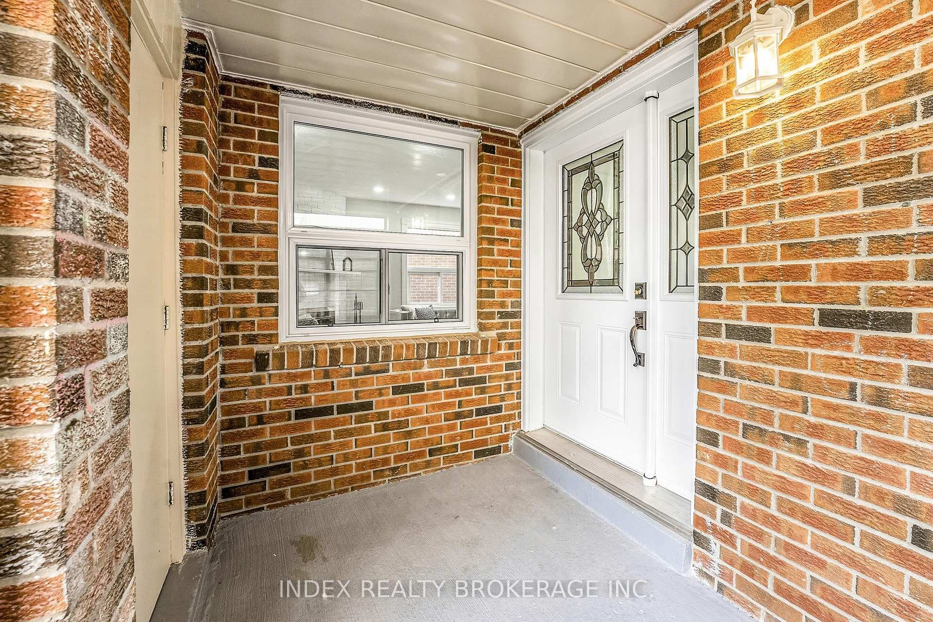 6 Banting Crescent photo 3