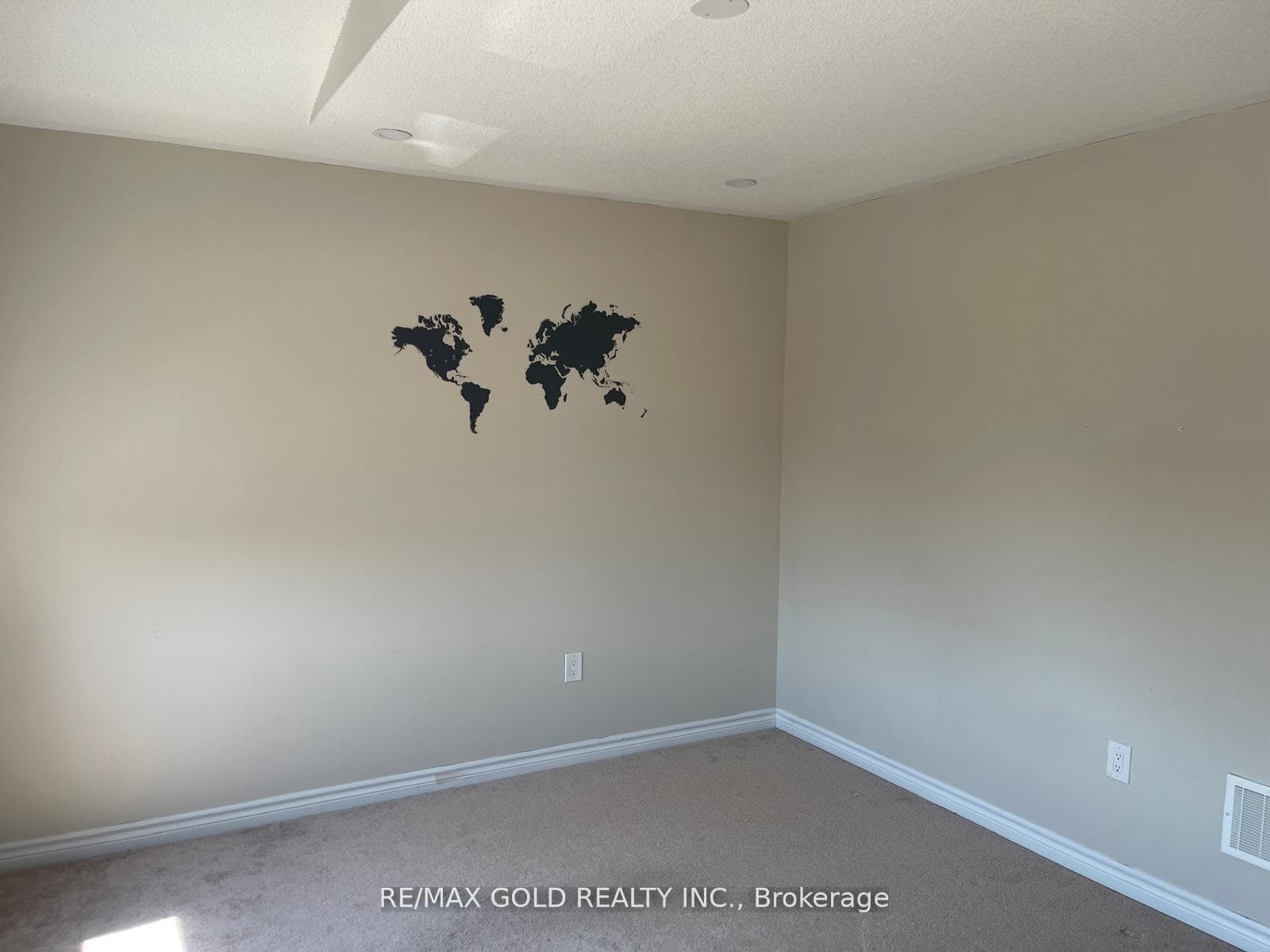 100 Enford Crescent Unit (Upper Portion) photo 8