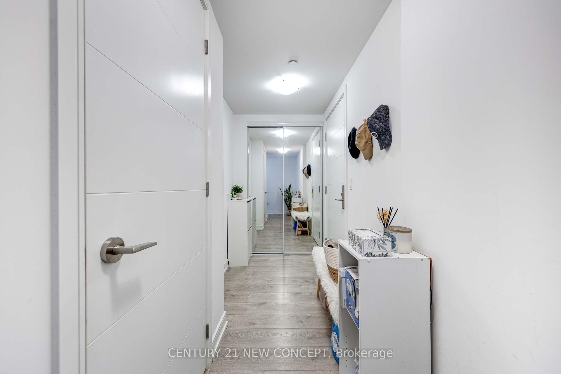 50 wellesley Street Unit 508 photo 6