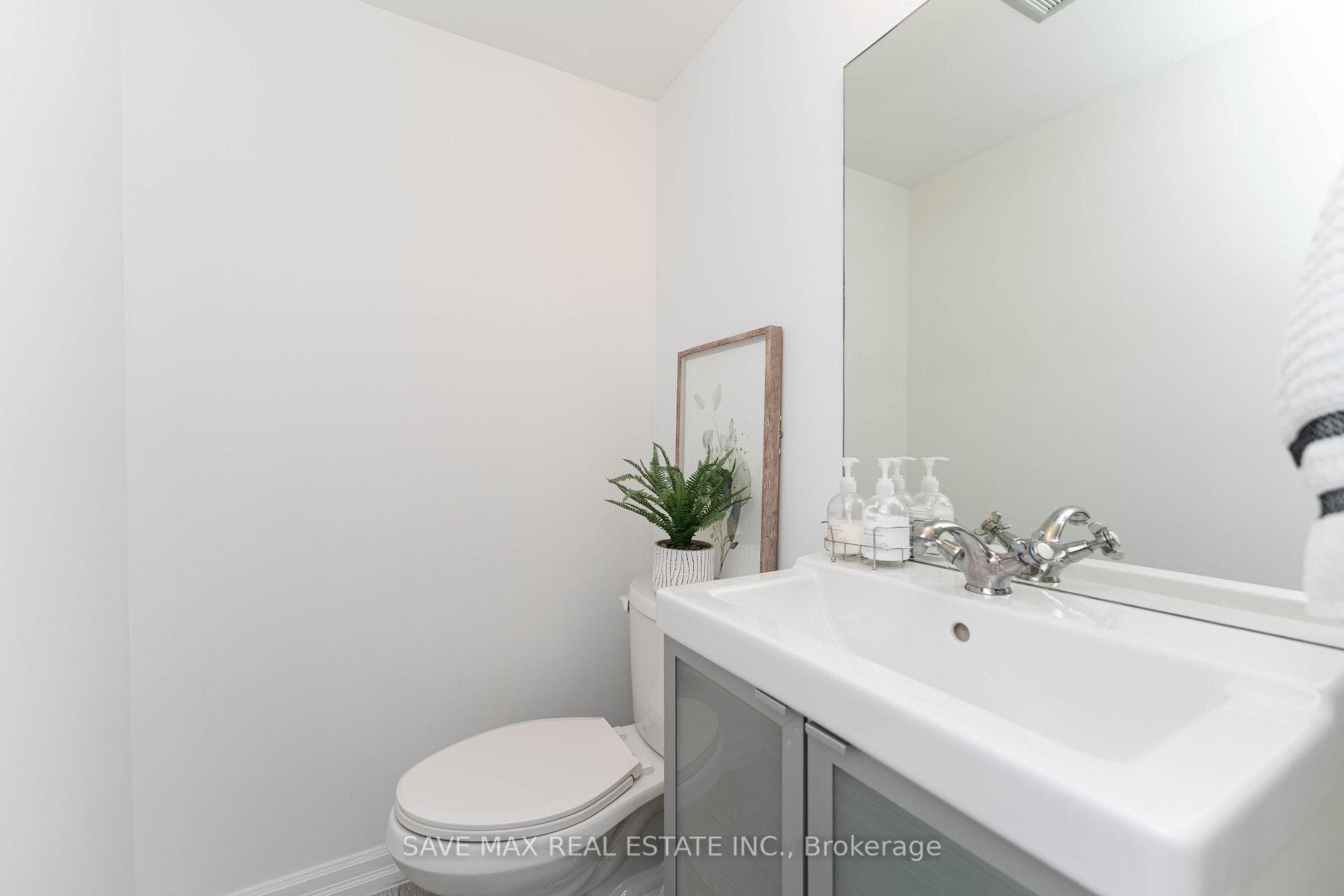 3590 Kaneff Crescent Unit 1910 photo 18