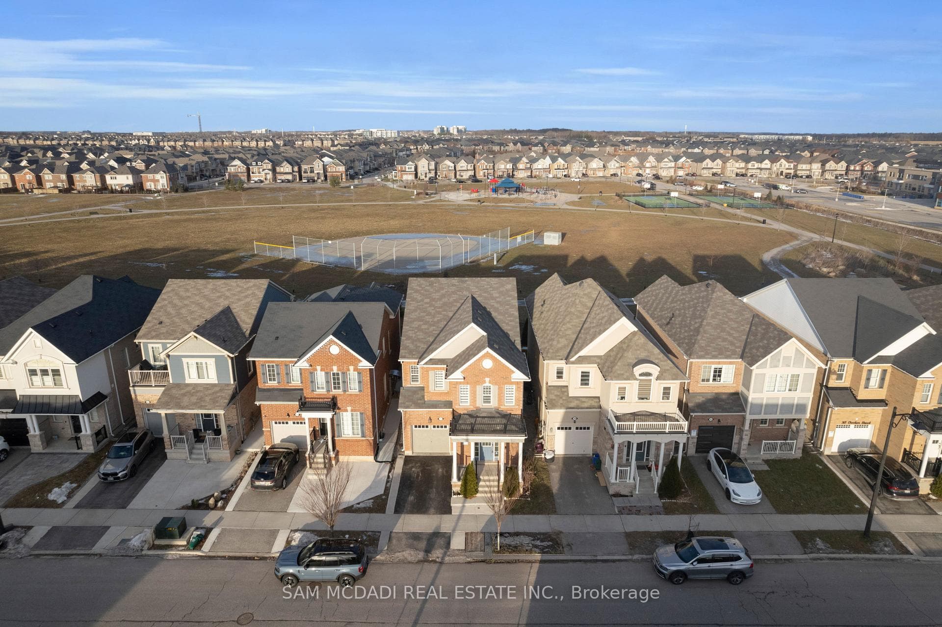 1395 Chretien Street photo 2