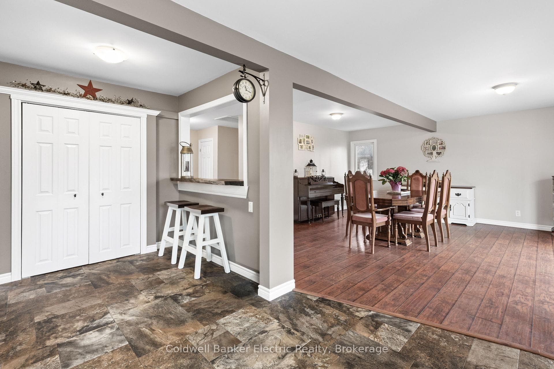 30 Woods Avenue photo 6