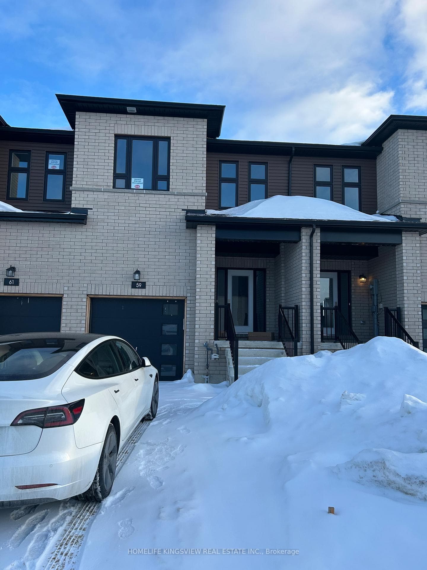 59 gateway Drive photo 2