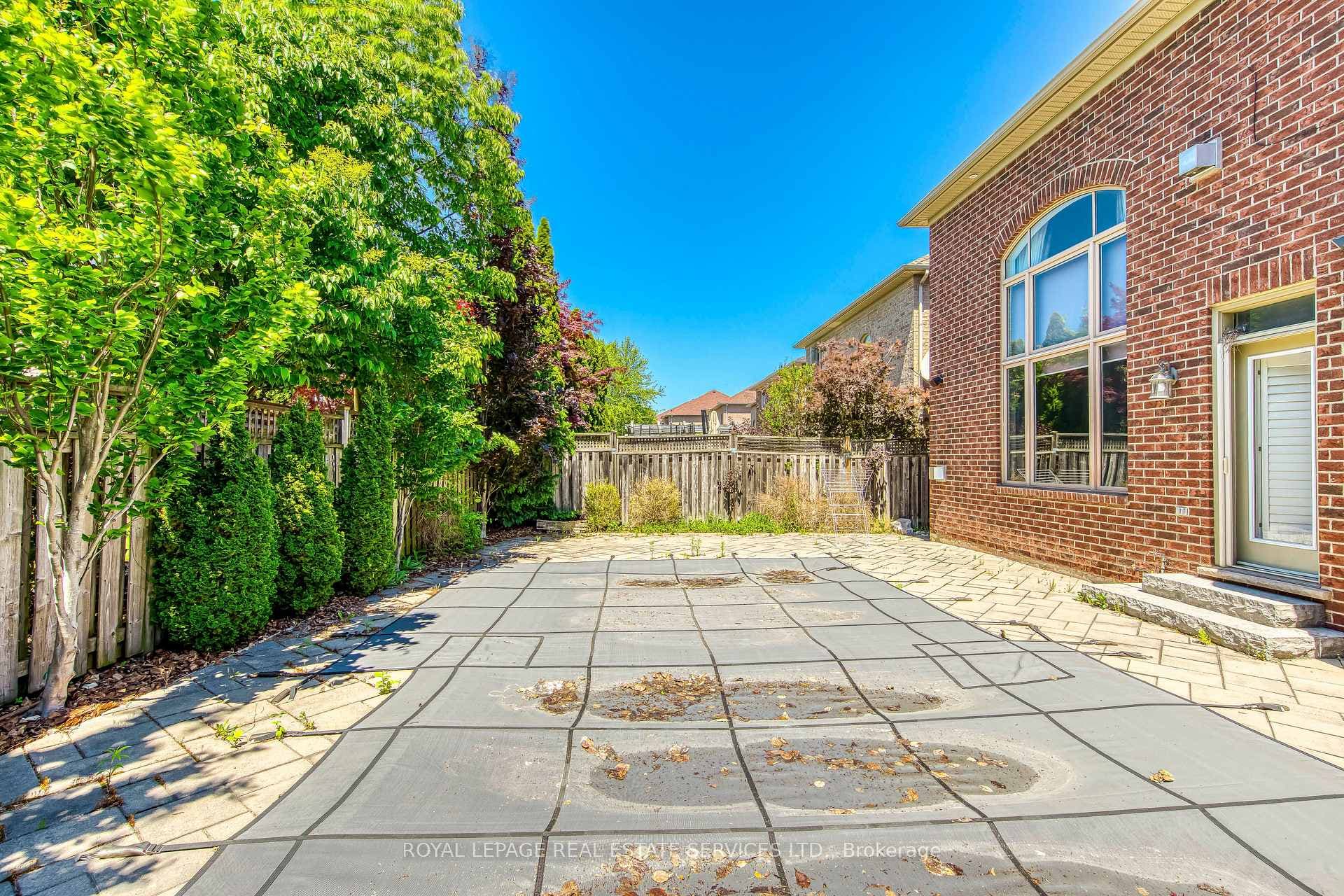 2473 Tesla Crescent photo 44