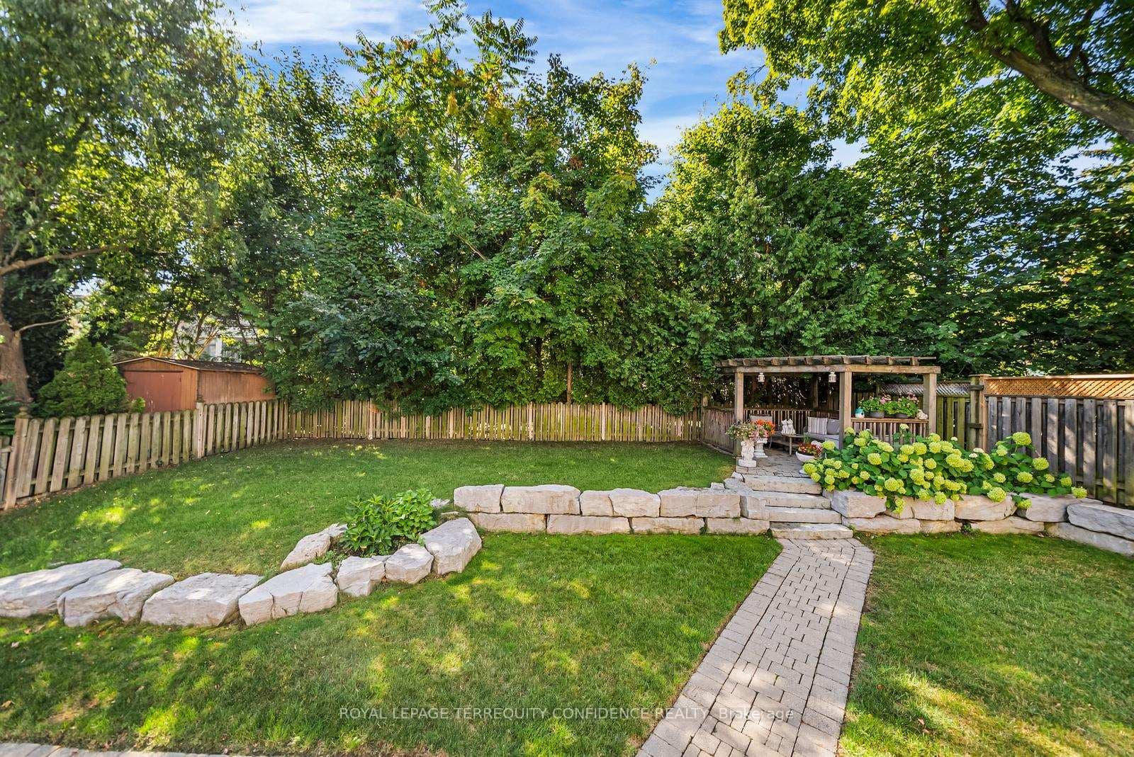 255 Dunview Avenue photo 41
