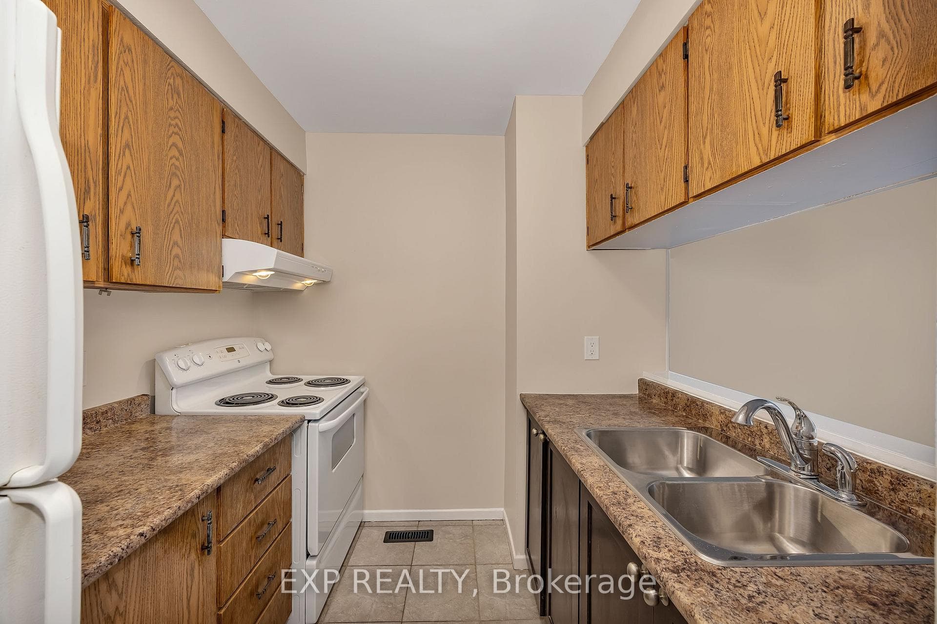 2570 Southvale Crescent Unit 104 photo 11