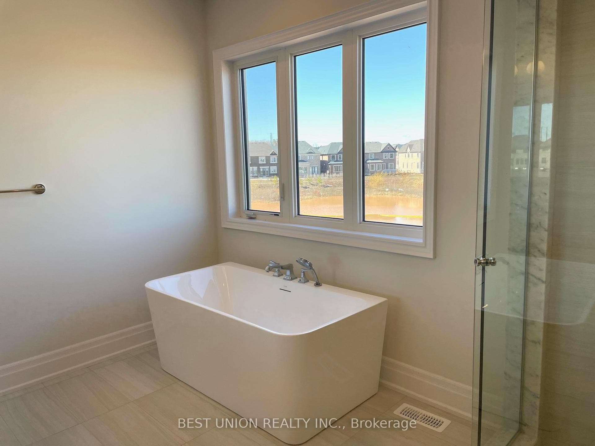 2305 Charles Cornwall Avenue photo 17