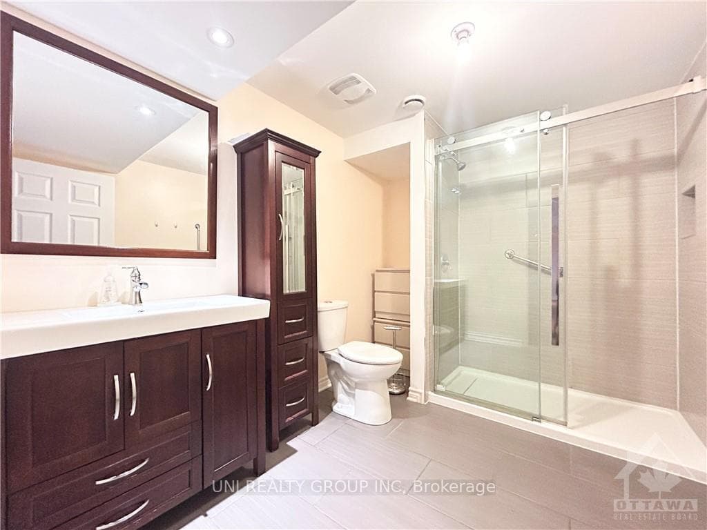 228 PONDVIEW Crescent photo 20