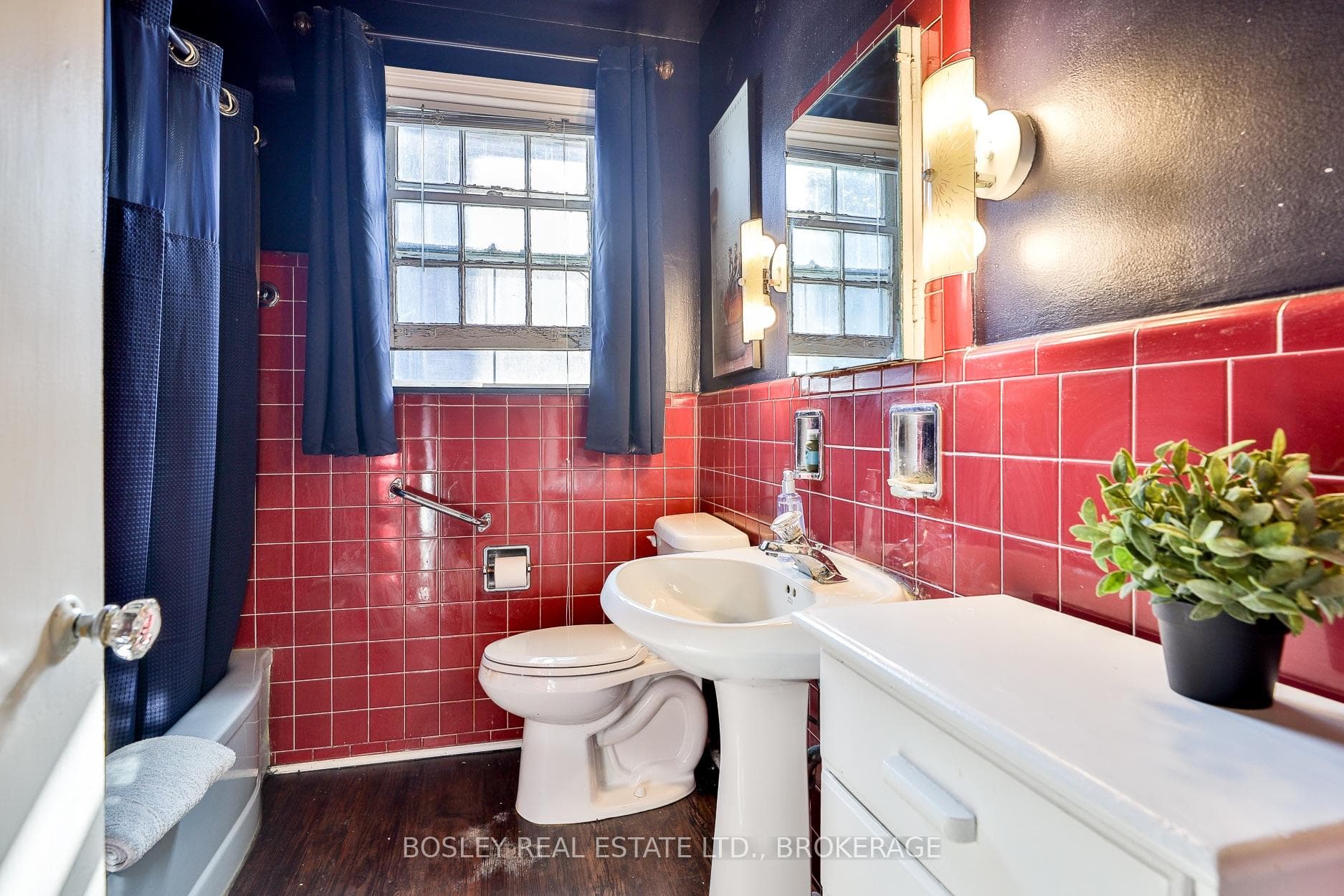73 Prince Charles Drive photo 23