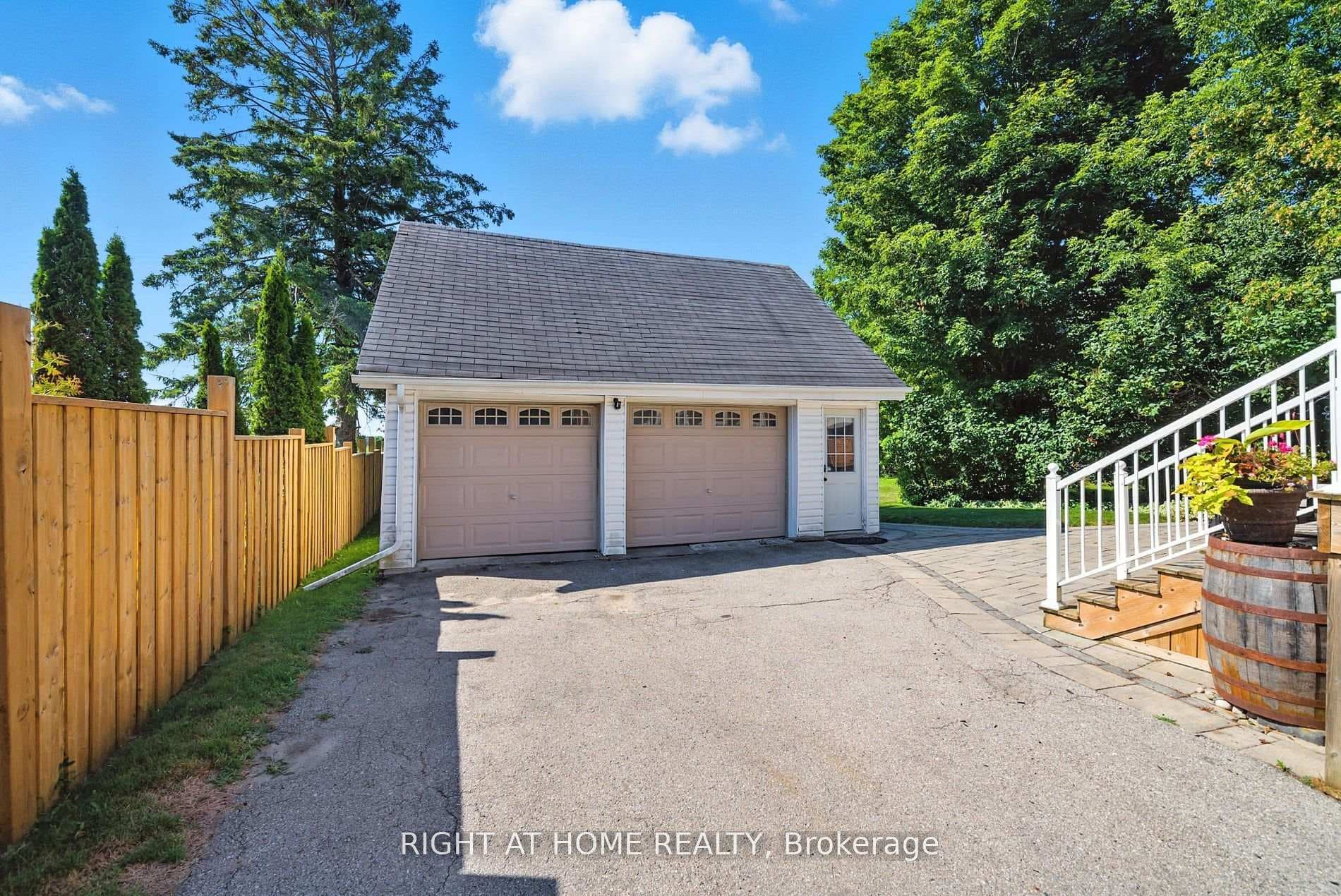 675 Myrtle Road photo 31