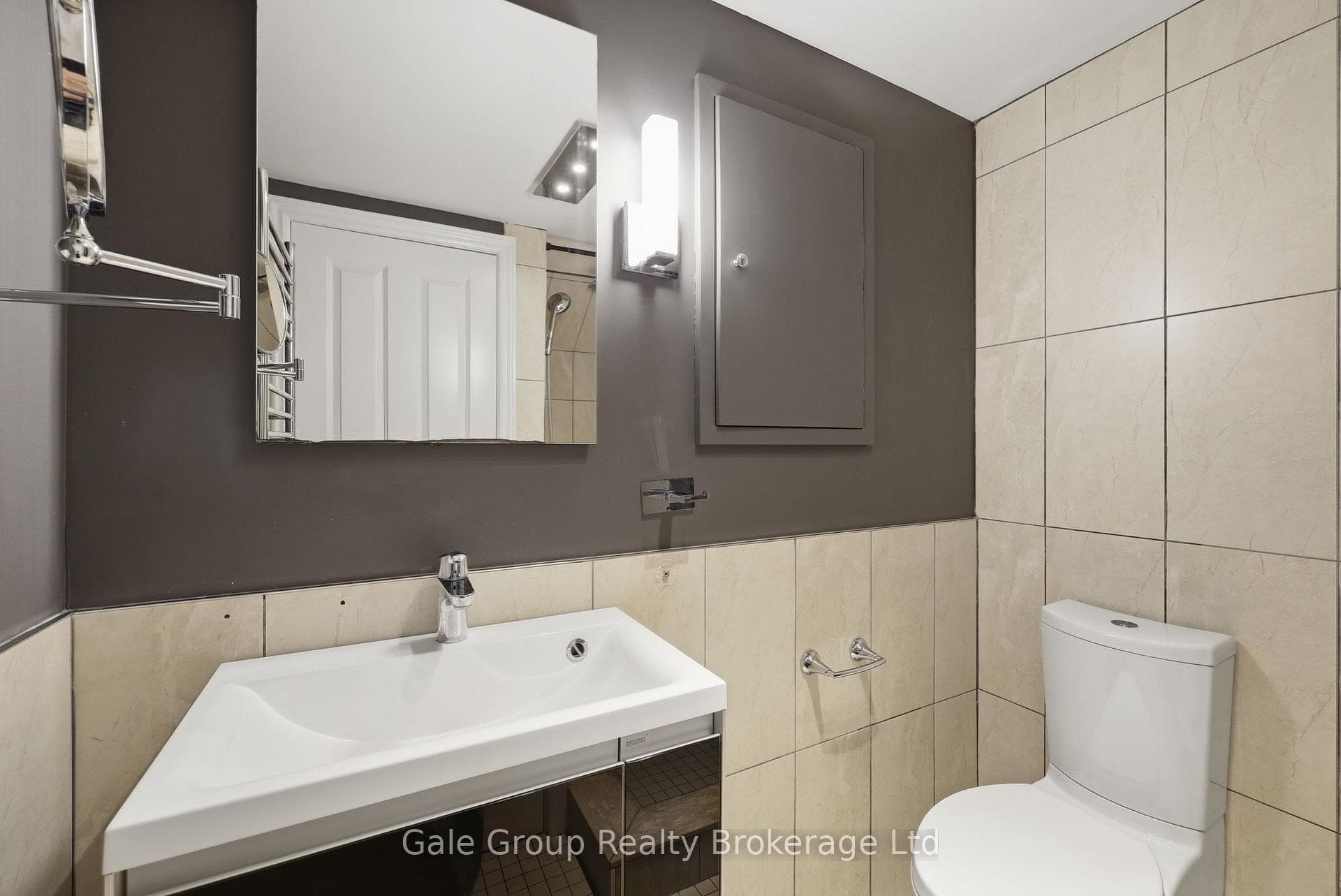 1349 Queen Street photo 34
