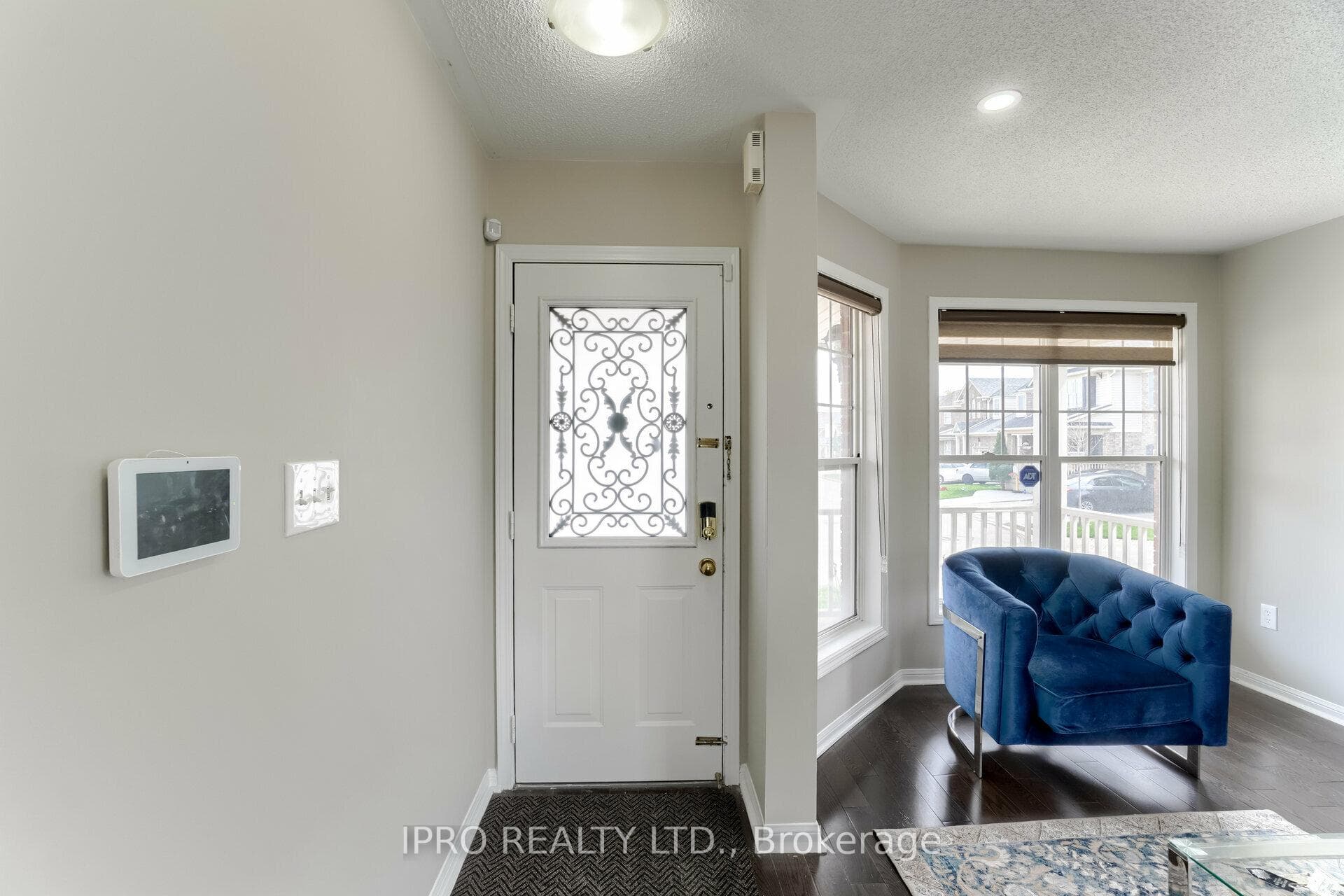 838 Shepherd Place photo 5