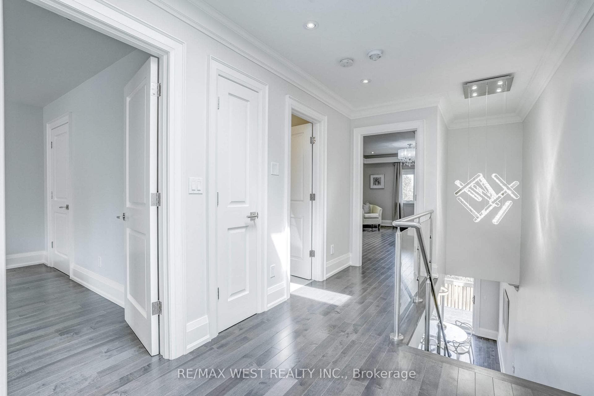 352B Lawrence Avenue photo 7