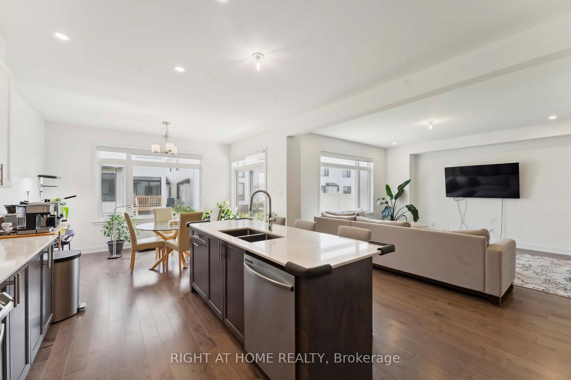 848 Beckton Heights photo 9