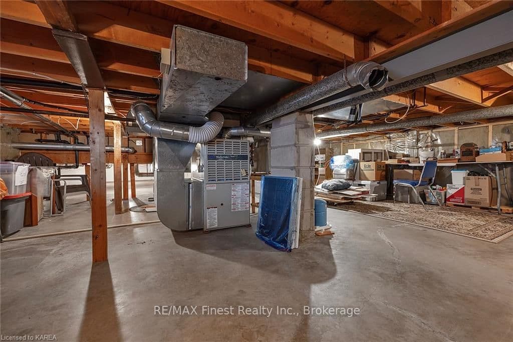 943 PEMBRIDGE Crescent photo 33