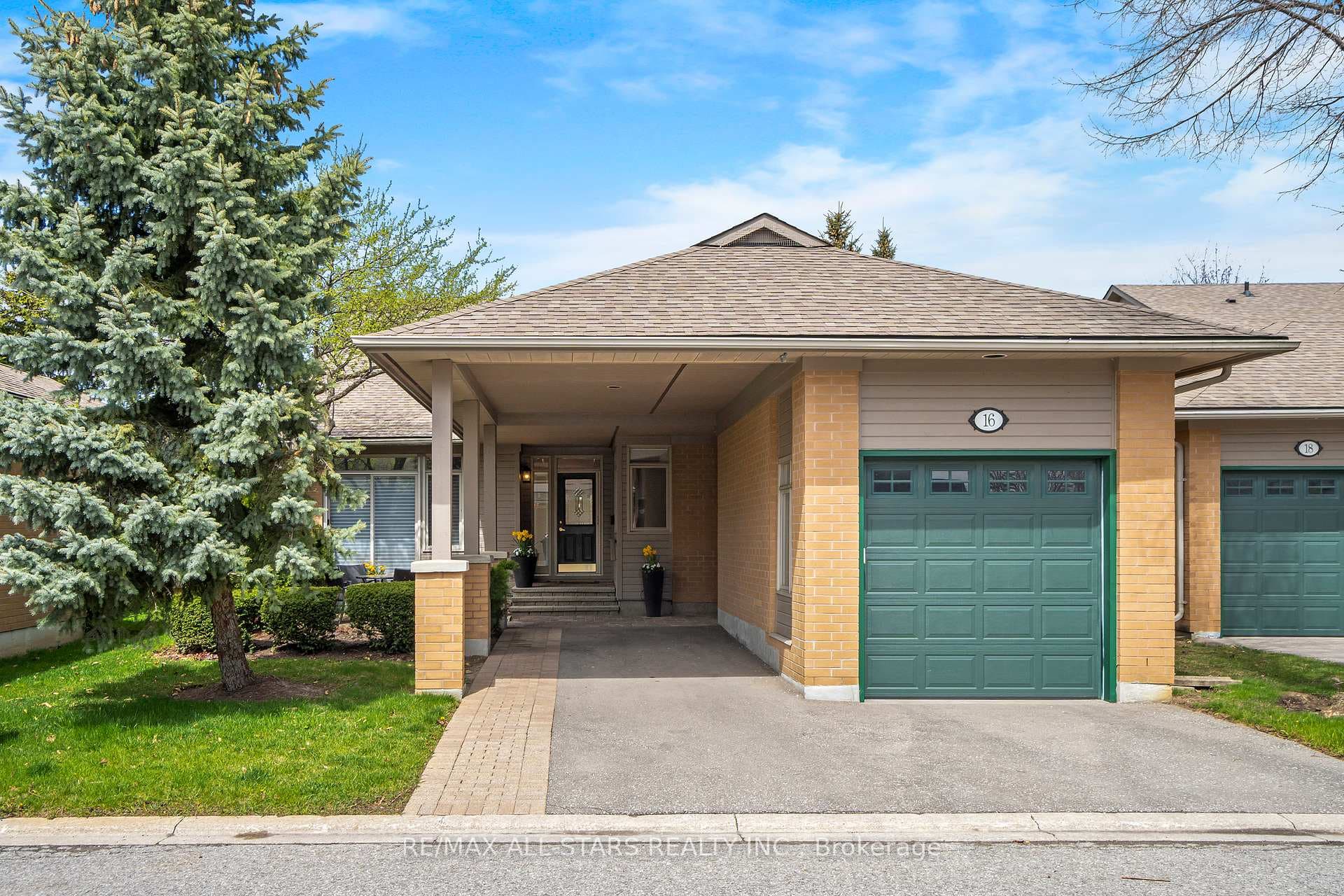 16 Emily Glen Way photo 1
