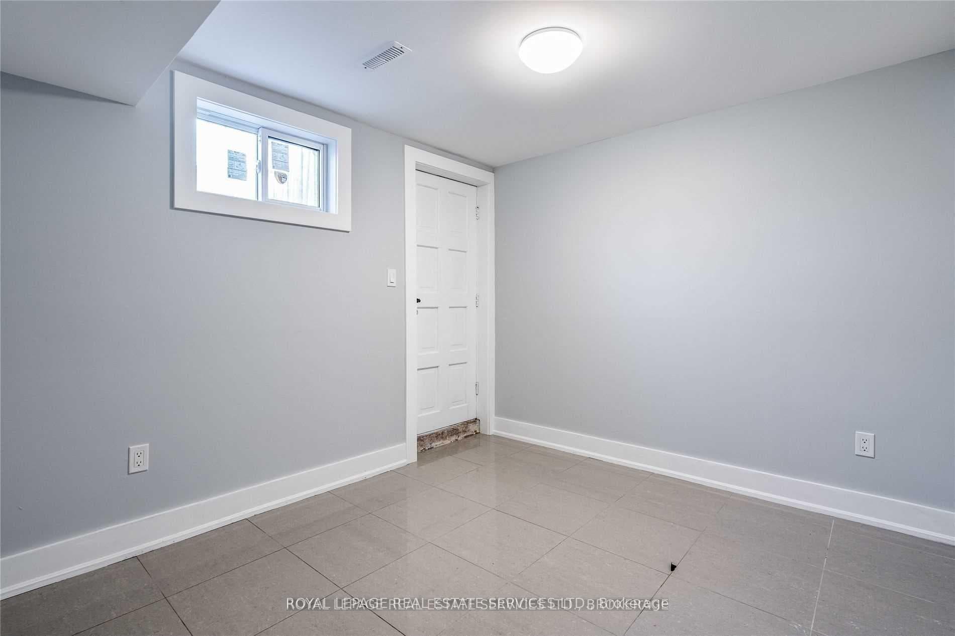 4 Mallard Crescent Unit Lower photo 9