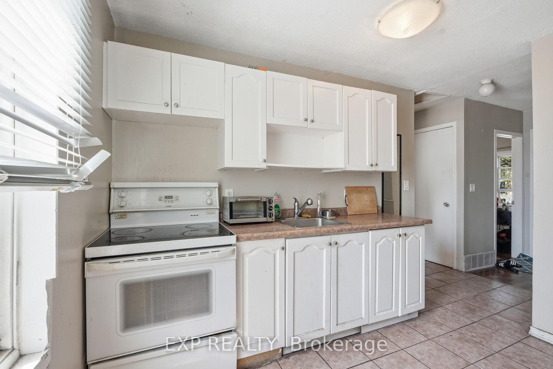 211 Rebecca Street photo 9