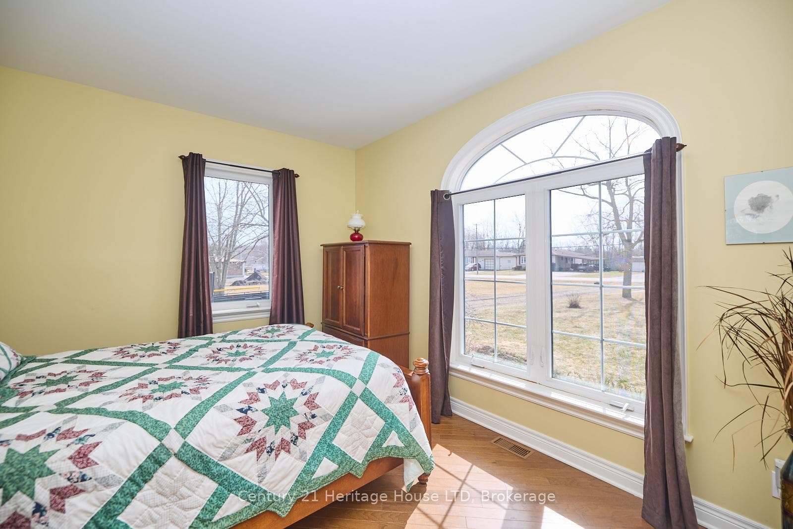 1040 Bertie Street photo 20