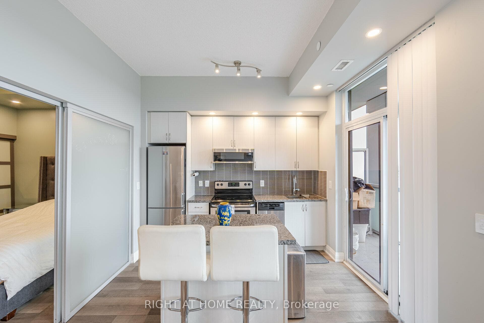 8763 Bayview Avenue Unit 727 photo 11