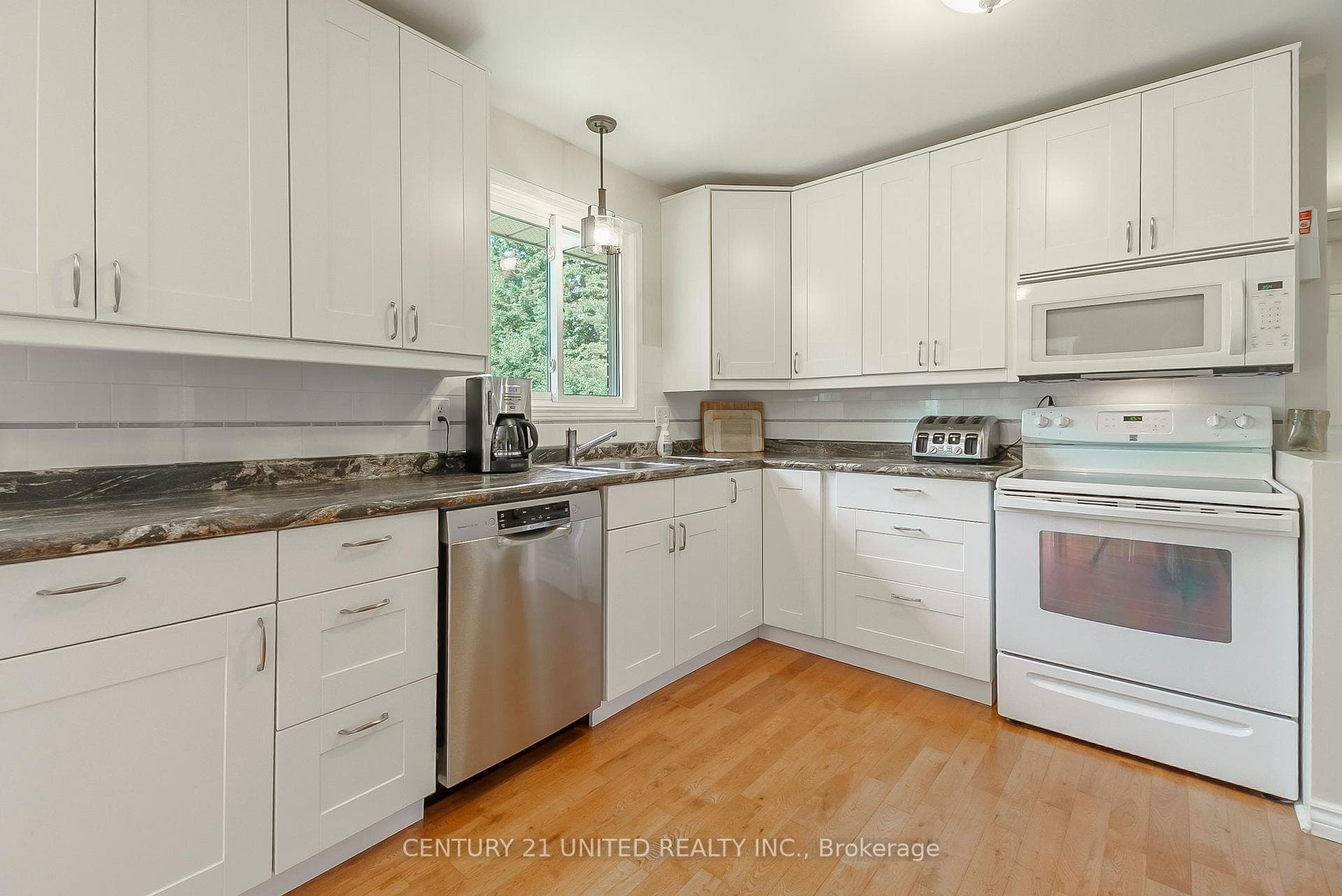 696 Skyline Road photo 10